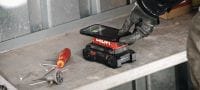 CU 4-22 USB充電器アダプター Nuronバッテリー用のUSB充電アダプター。ワイヤレス充電、USB-C PD、およびUSB-Aポートを備え、ラップトップ、タブレット、その他のデバイスの充電が可能 アプリケーション 2