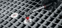 X-FCM-R HL 高荷重グレーチングファスナーディスク (ステンレス) 高い腐食環境下でスレッドスタッドを使用して床グレーチングを固定するための、ステンレス製高荷重グレーチングファスナーディスク アプリケーション 1