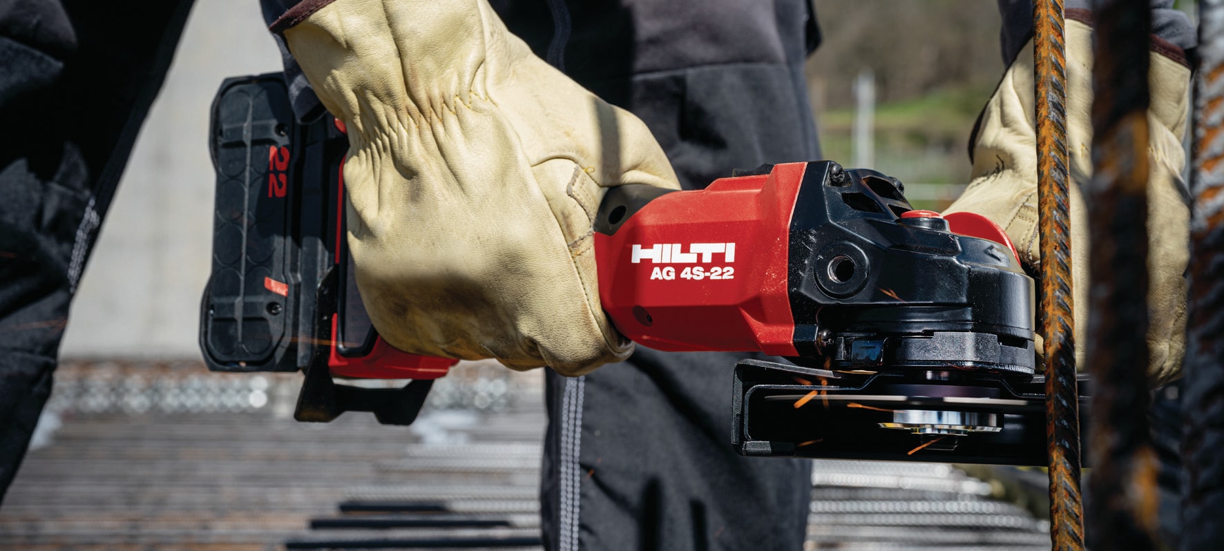 クーポン利用 HILTI ヒルティ 充電式アングルグラインダー AG 4S-A22 P2/8.0Ah ソフトバッグ メタルCD コンボ 3686433 