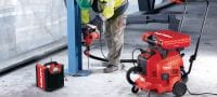 RC 4/36 現場用ラジオ 丈夫な現場用ラジオ、Bluetooth® ペアリング機能、12V～36V ヒルティ製バッテリー用充電器付き アプリケーション 1