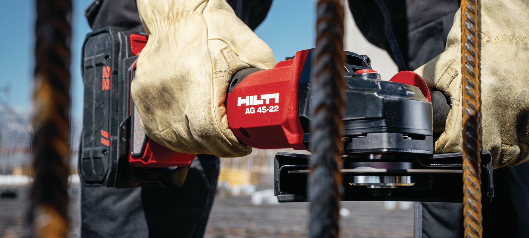 クーポン利用 HILTI ヒルティ 充電式アングルグラインダー AG 4S-A22 P2/8.0Ah ソフトバッグ メタルCD コンボ 3686433 