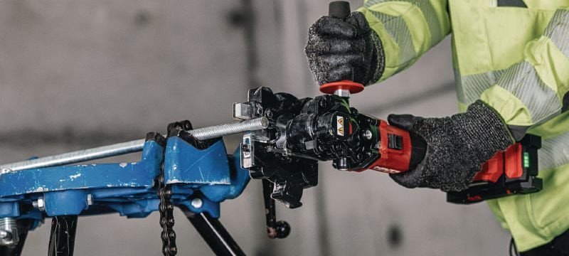 NRC 6-22コードレス 鉄筋カッター 寸切りボルトおよび(25mm / #8)鉄筋の低火花コールド切断用充電式鉄筋フラッシュカッター(Nuronバッテリープラットフォーム) アプリケーション 1