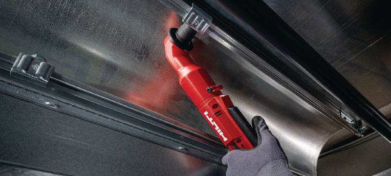SIW 4R-22 3/8”ライトアングルインパクトレンチ コンパクトクラス充電式コンボ 直角インパクトレンチ、アクセスが困難なアプリケーションに対応 アプリケーション 1
