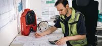 KCF 4-22充電式作業場用ファン 一日中バッテリーが持続する強力な作業場用ファンで、回転するヘッドと吊り下げフックがあり、作業エリアの冷却と換気に使用できます(Nuronバッテリープラットフォーム) アプリケーション 1